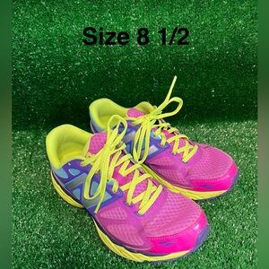 New Balance Women 680 V3 - Size 8 1/2